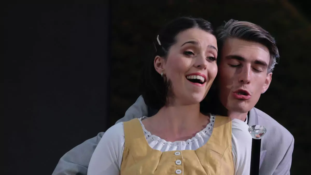 Lisetta (Margo Arsane) & Bonafede (Jonathan Eyers)